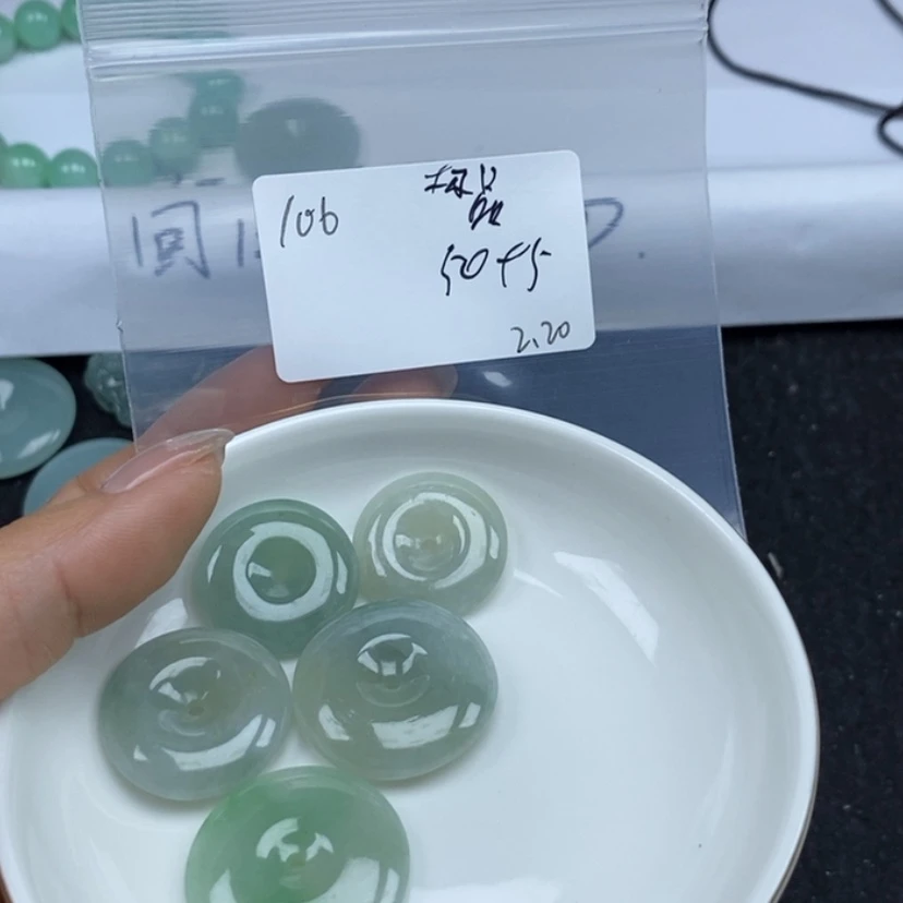 【闪购商品】翡翠颈饰未镶嵌极**萱