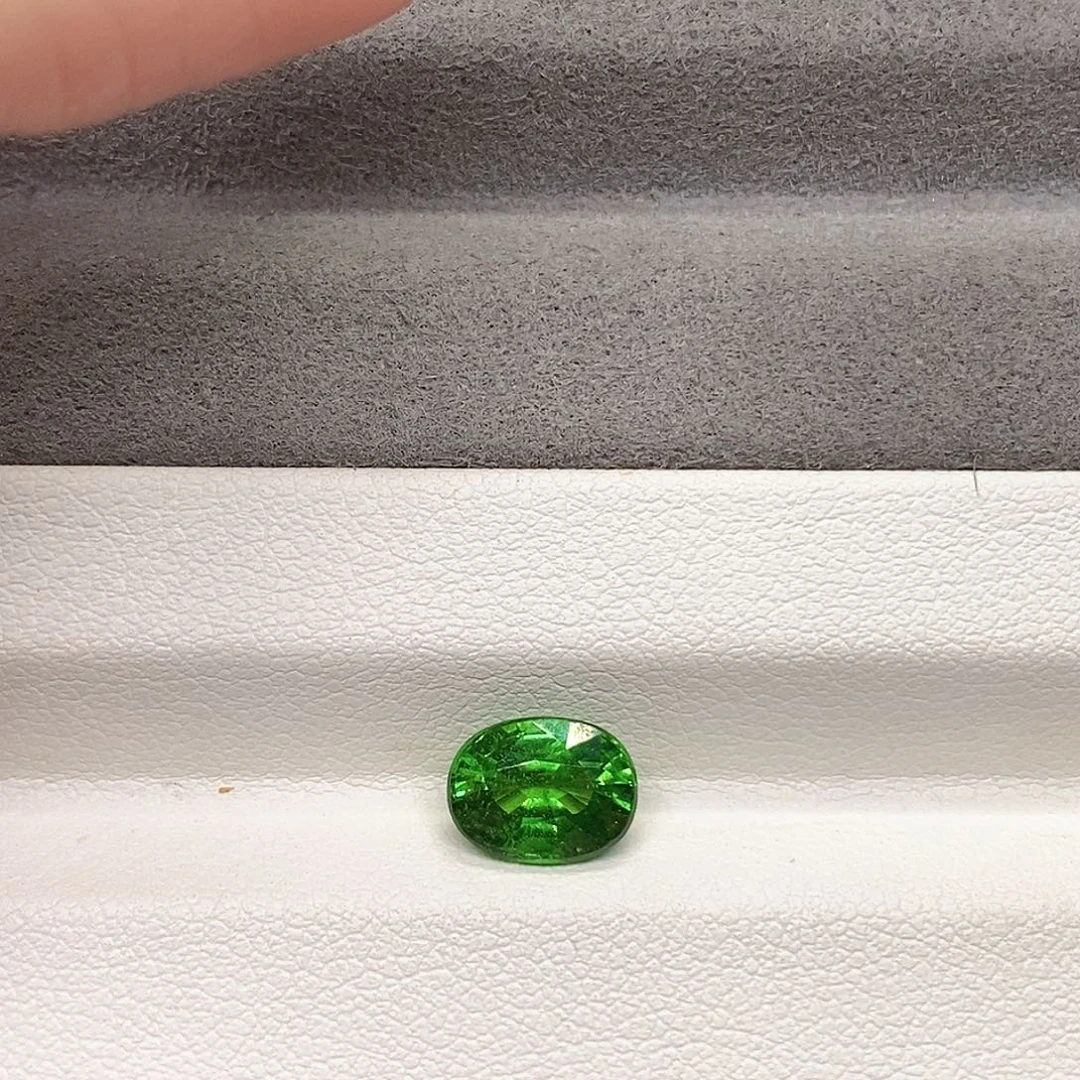 石榴石（沙弗莱）裸石未镶嵌2.55克拉天然沙弗莱