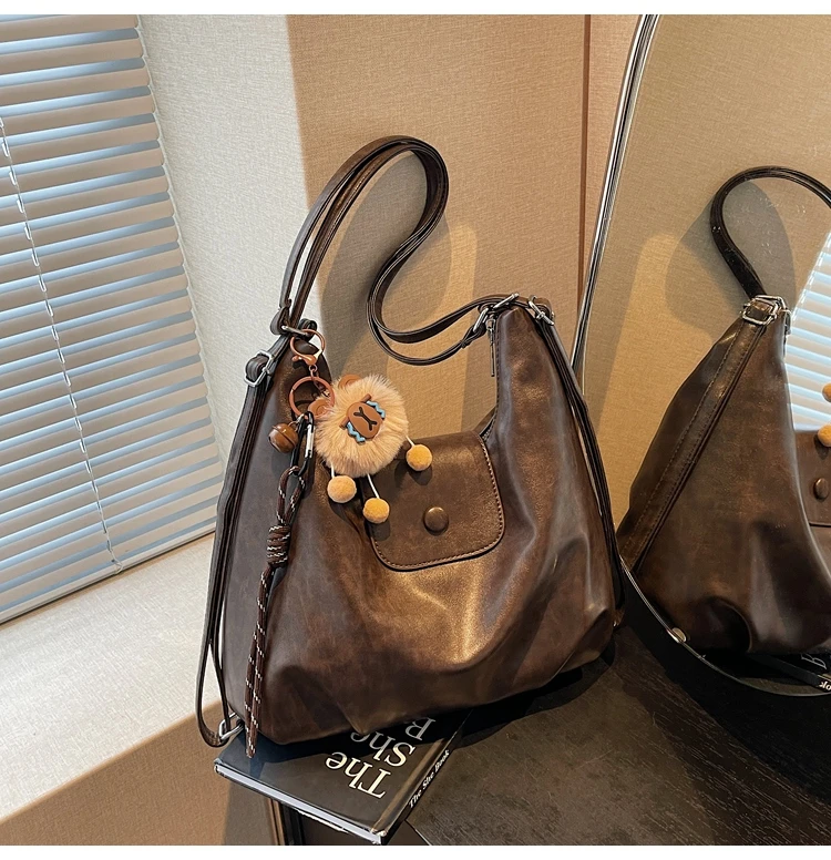 春秋新款2025大容量包包多功能女单肩包复古斜挎包通勤双肩云朵包