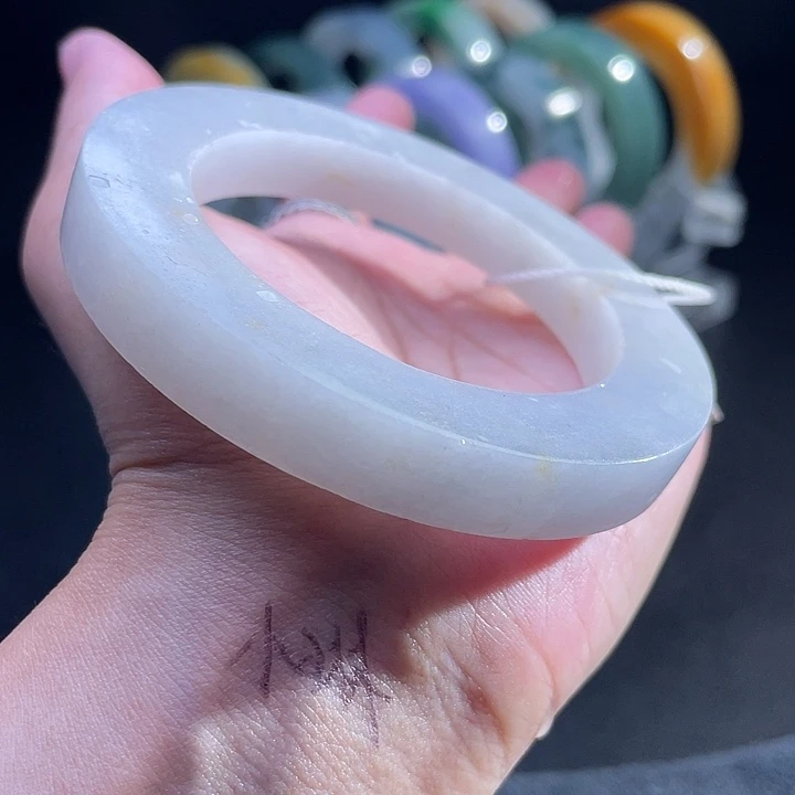 定制翡翠未镶嵌翡翠手镯