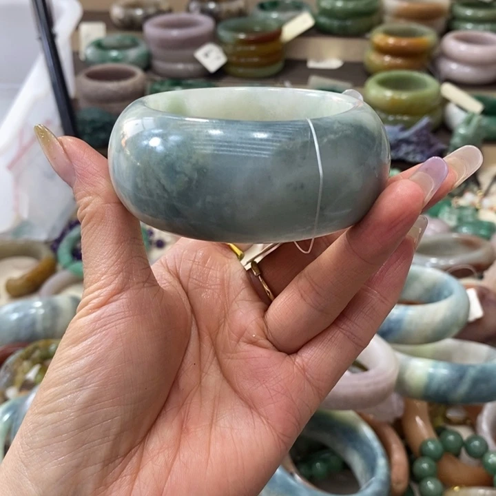 石英质玉手镯未镶嵌吉****鱼