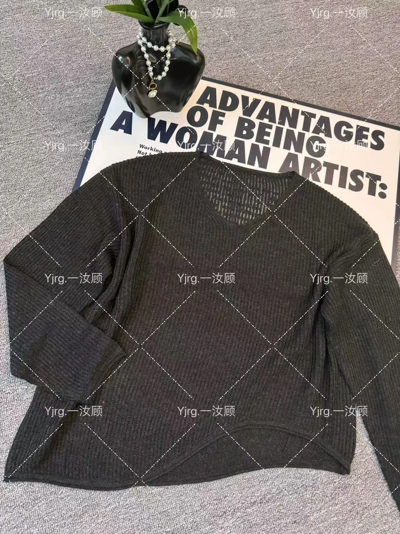 Yrg V领不规则针织衫女G86