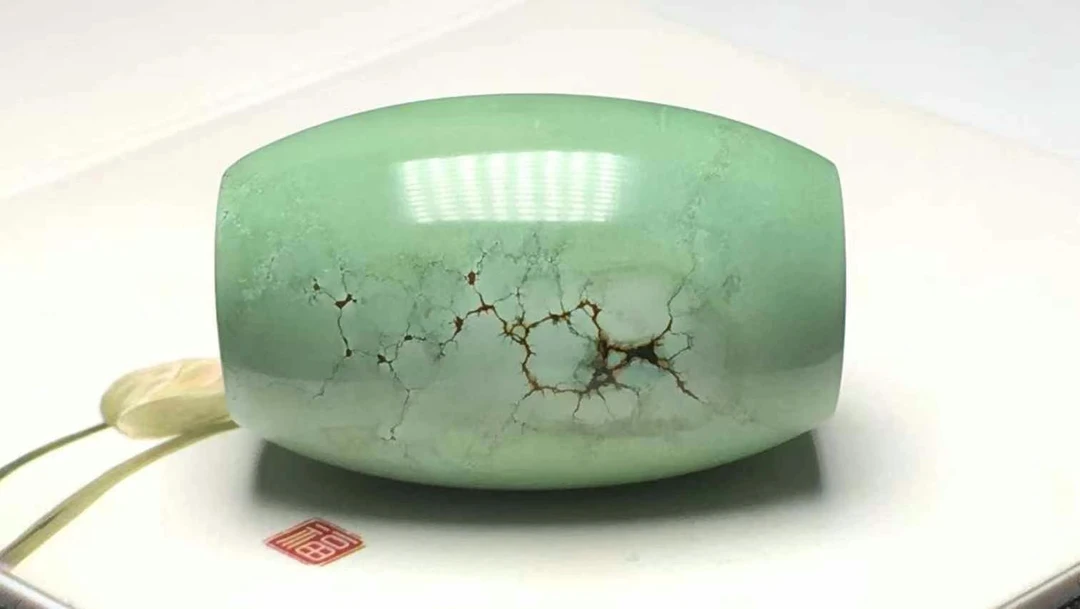 原矿高瓷菜籽绿大尺寸水草纹桶珠，瓷釉级玻璃光泽，无坑无裂