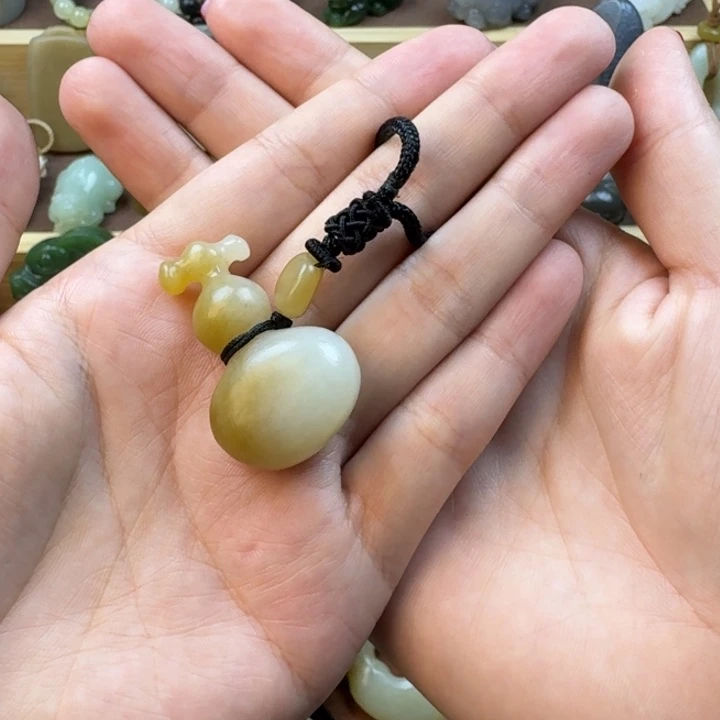 微****颈饰未镶嵌和田玉