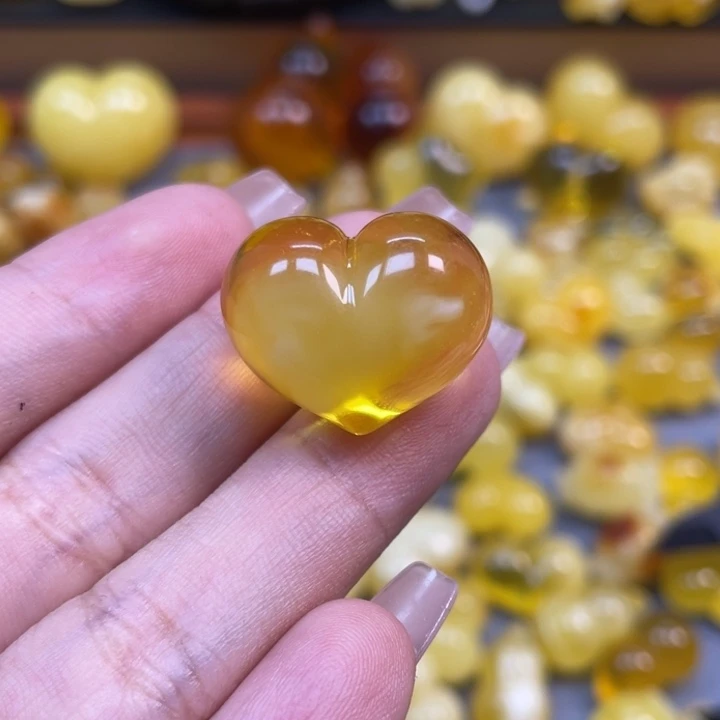 赢***赢琥珀未镶嵌珠宝奇石