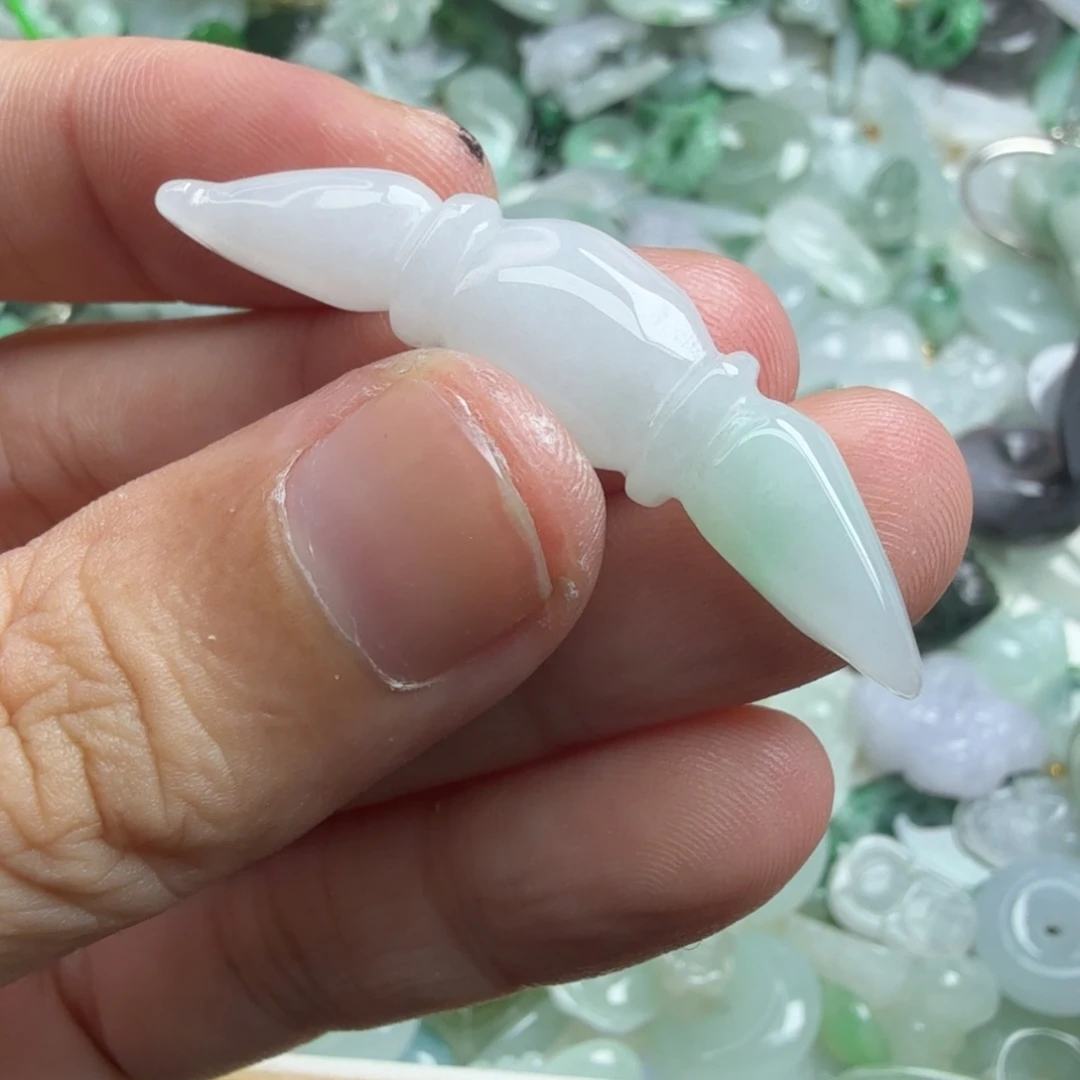 翡翠未镶嵌颈饰48