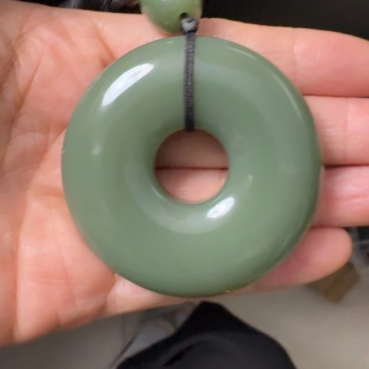呵***密和田玉未镶嵌颈饰粉青平安扣