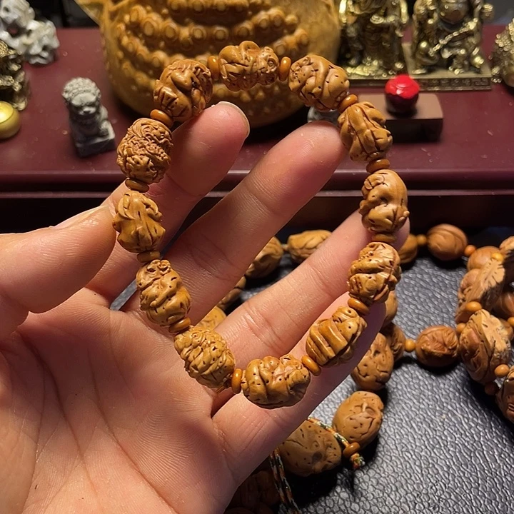 大桃核雕刻十二生肖