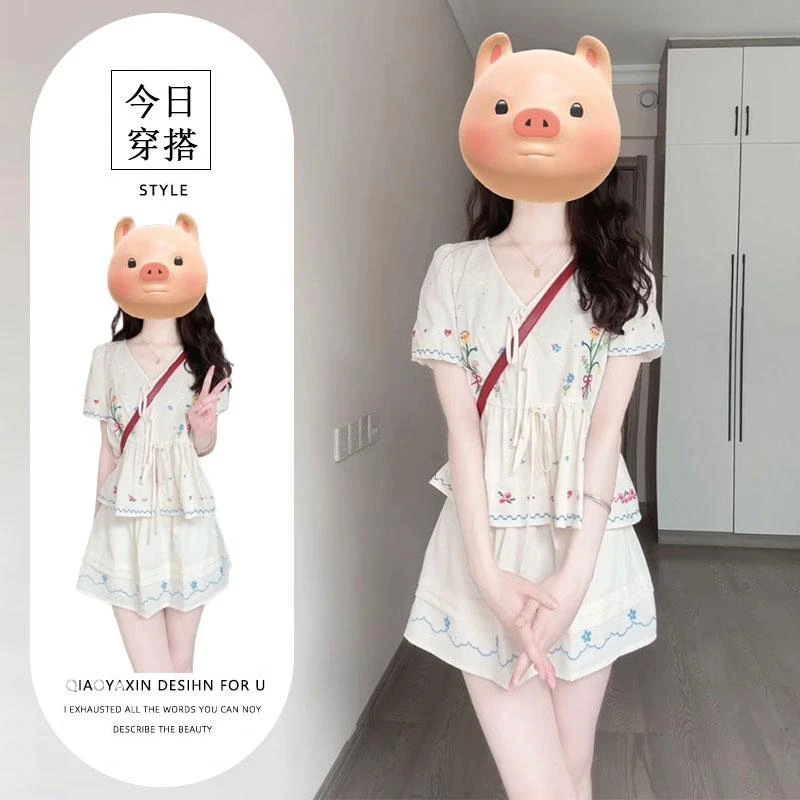 甜美减龄碎花穿搭一整套小众刺绣泡泡袖绑带上衣+显瘦A字裙两件套