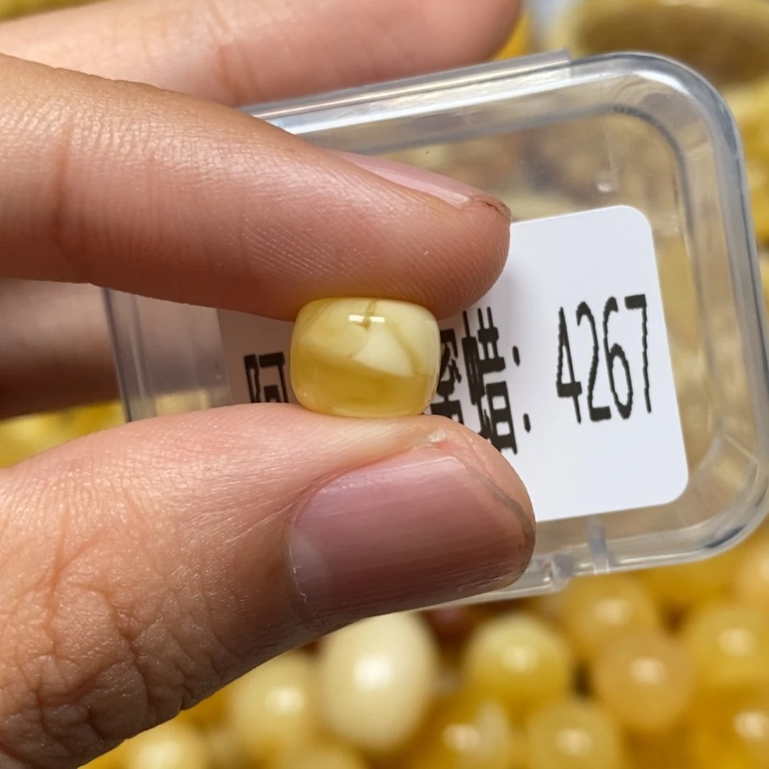 蜜蜡未镶嵌珠宝奇石4267