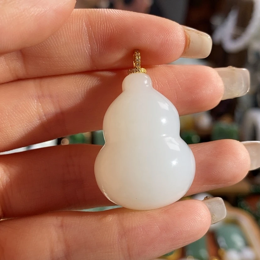 【闪购商品】吊坠(赠链)18K金镶嵌和田玉