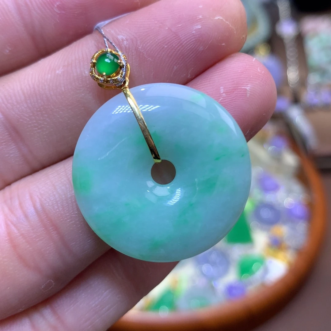 翡翠18K金镶嵌颈饰