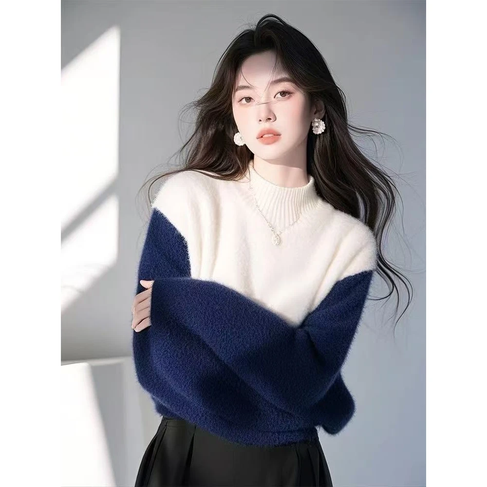 今年流行白蓝撞色半高领女2024冬季新款软糯慵懒风针织衫上衣