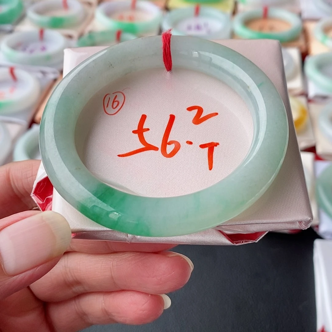 翡翠手镯未镶嵌16号链接