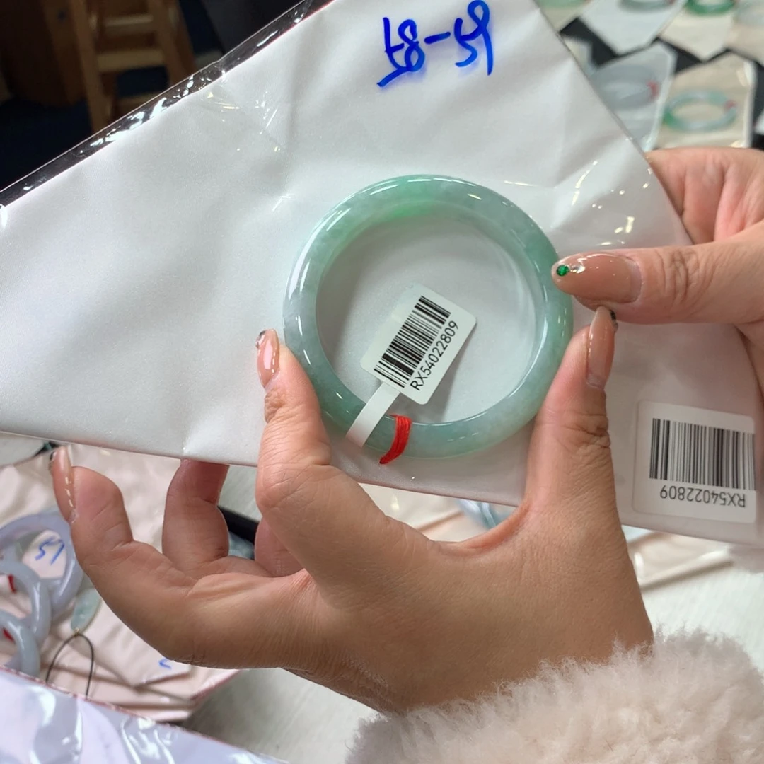 未镶嵌手镯翡翠48小时鉴赏