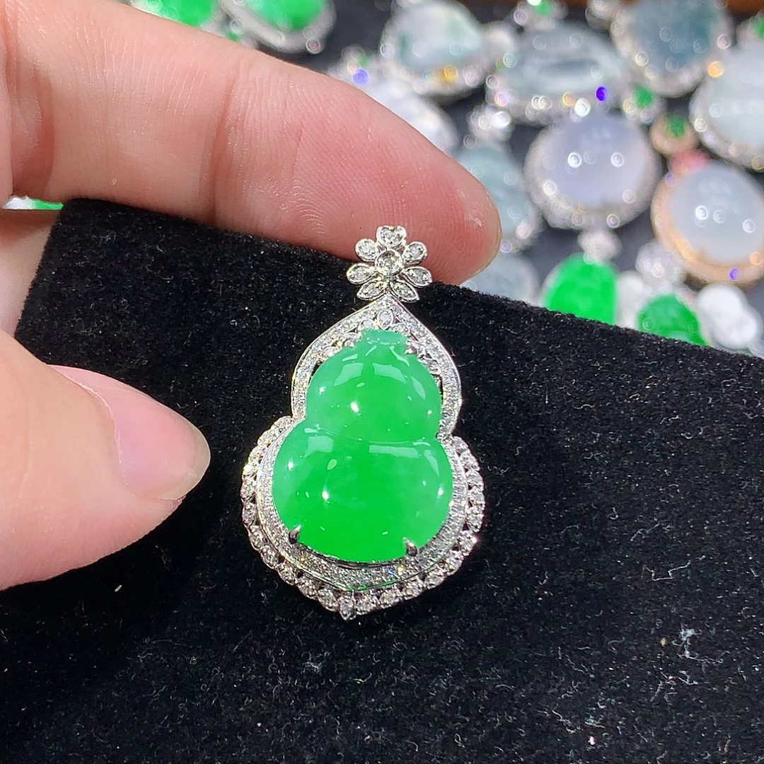 翡翠18K金镶嵌颈饰