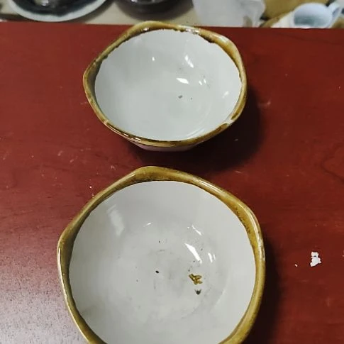 瓷片瓷片，各种摆件，均有瑕疵。沙锅！