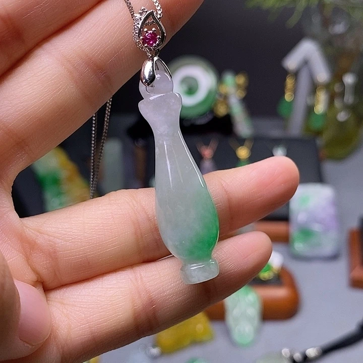 吊坠(赠链)未镶嵌翡翠