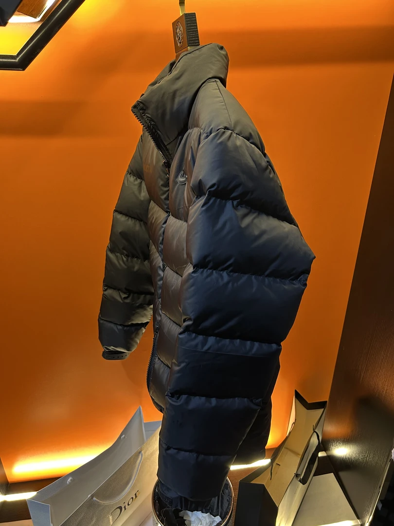 连帽90国*标娥的/女男款*撤*柜*/明*星*同*款/柜*里*在*售外套/