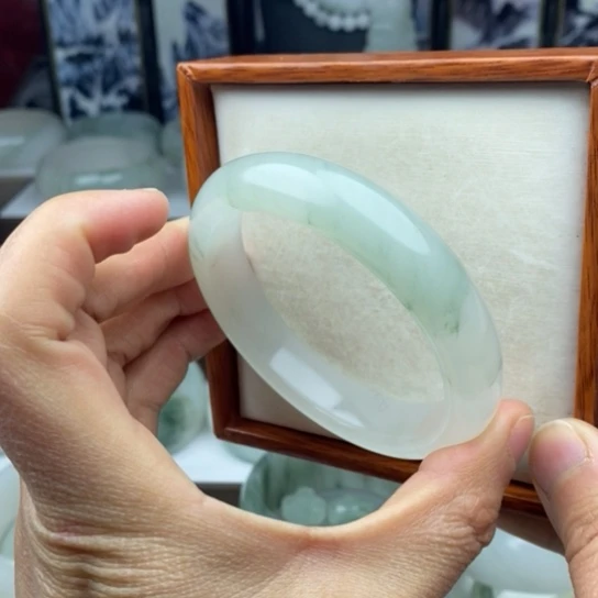 石英质玉（金丝玉）手镯未镶嵌