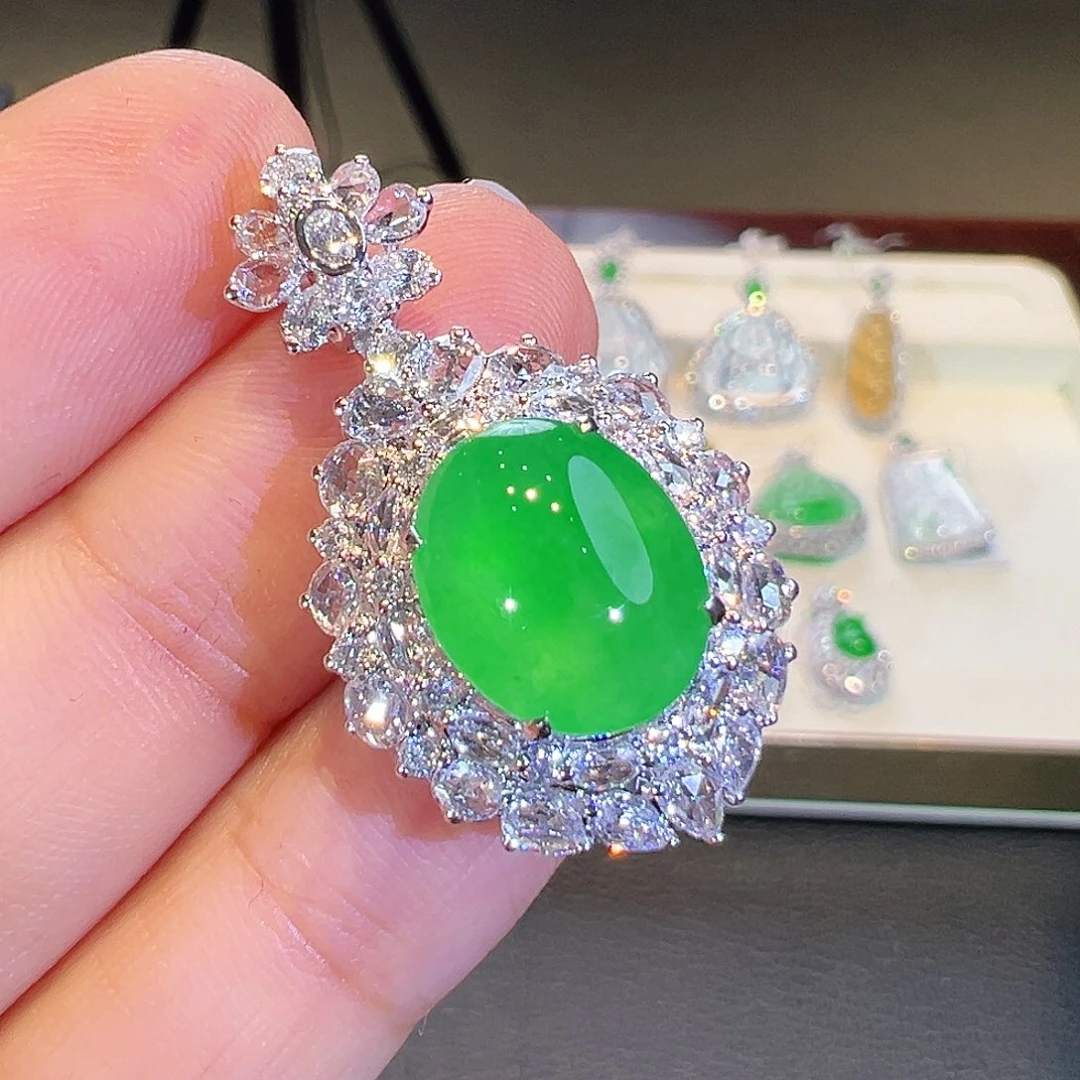 翡翠18K金镶嵌颈饰