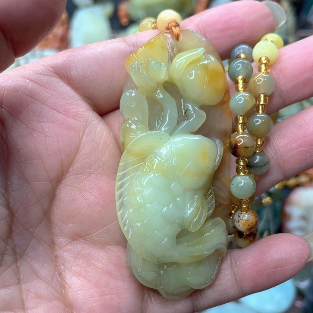 蛇纹石玉颈饰未镶嵌