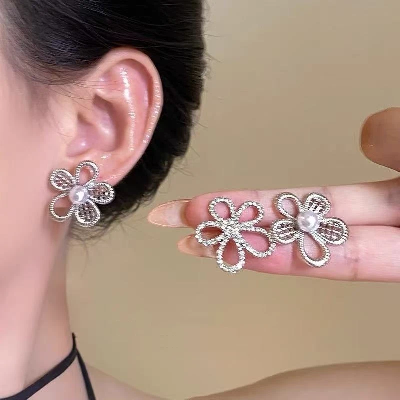 不撞款设计~韩系银色花朵耳环女独特气质高级感耳饰2025新款耳钉