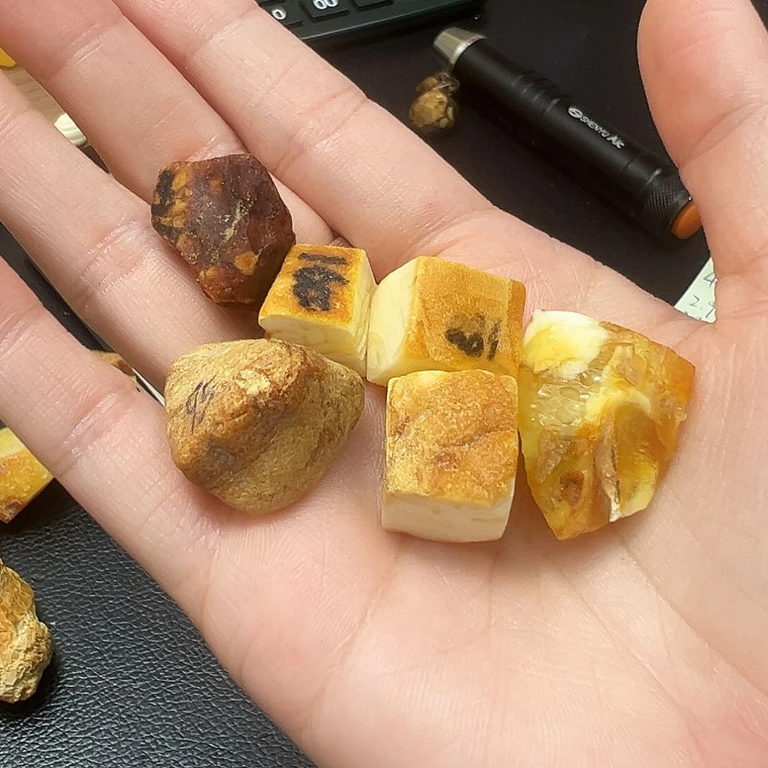 未镶嵌定制琥珀R****w蜜蜡