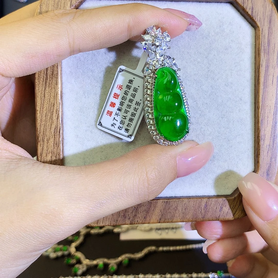 翡翠颈饰银S925镶嵌天然翡翠福豆