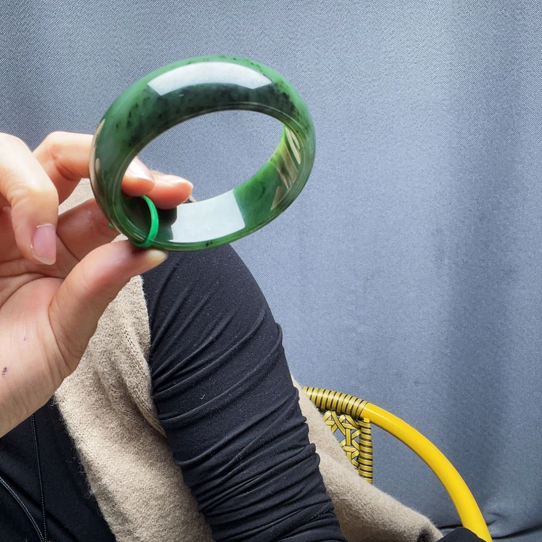 平***福和田玉未镶嵌手镯