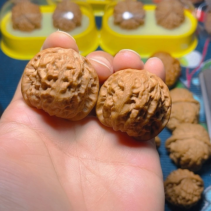 文玩核桃吊坠野狼