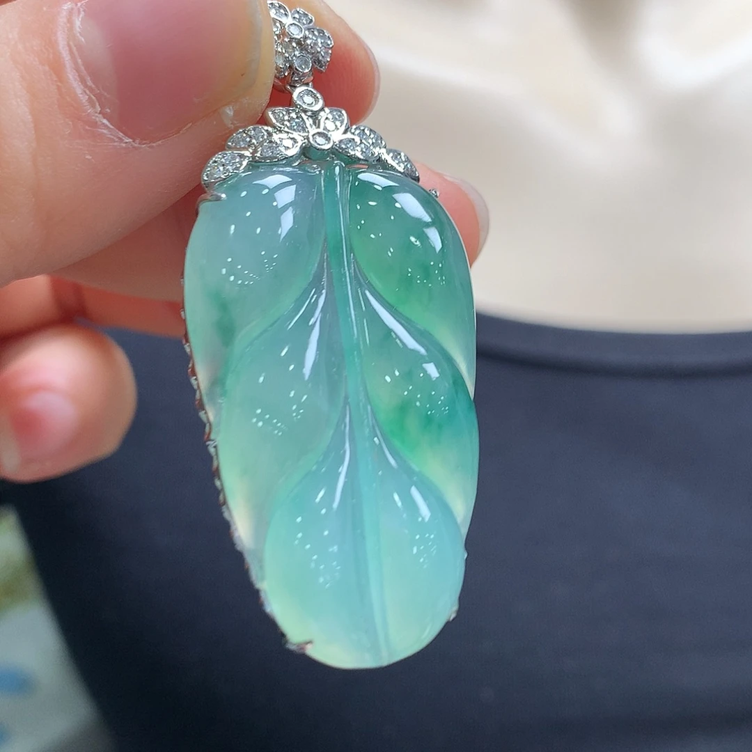 翡翠18K金镶嵌颈饰树叶