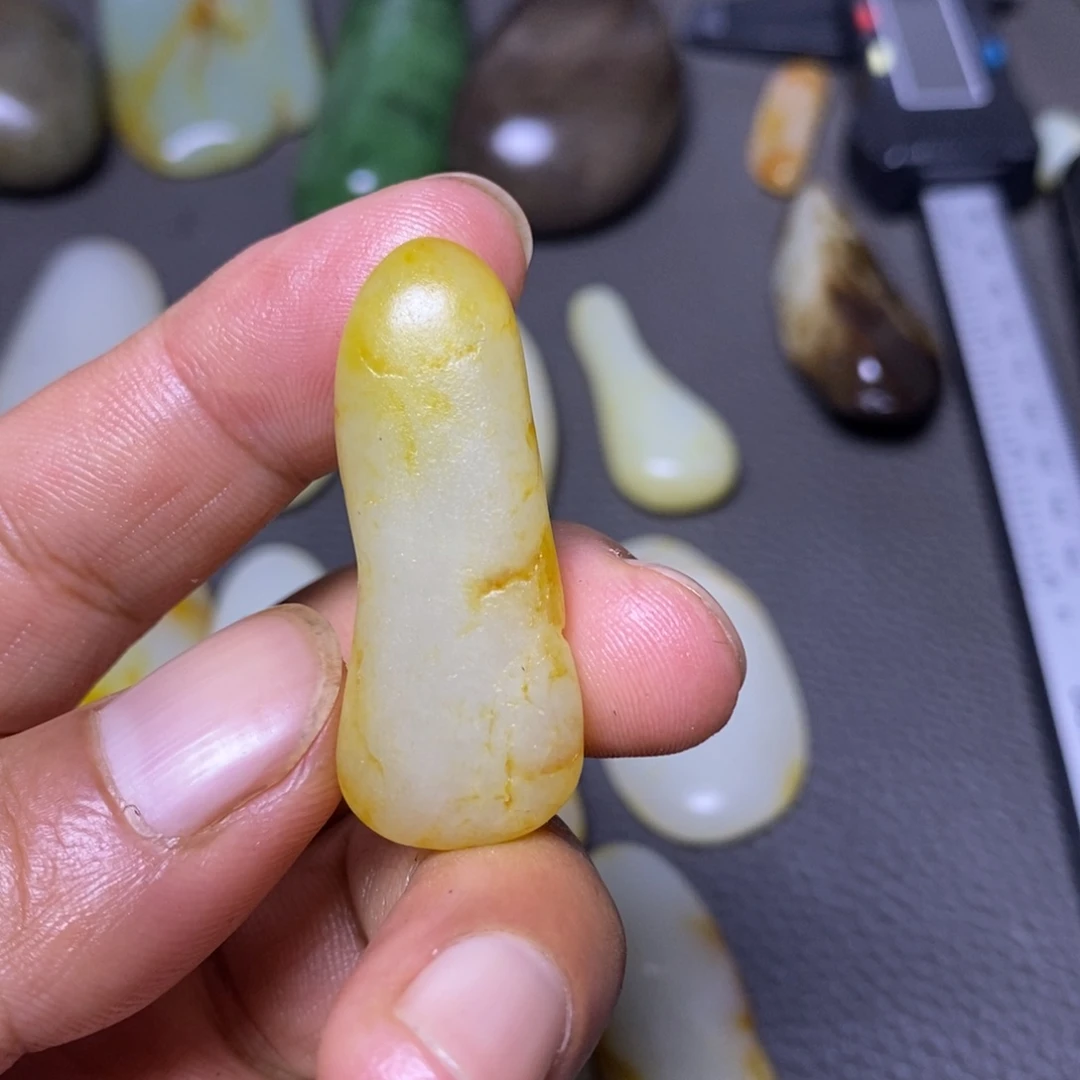 和田玉（糖玉）未镶嵌挂件