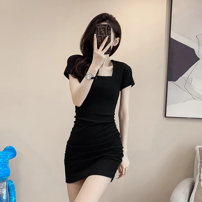 方领黑色连衣裙女短袖夏纯欲辣妹性感包臀裙小个子收腰显身材裙子