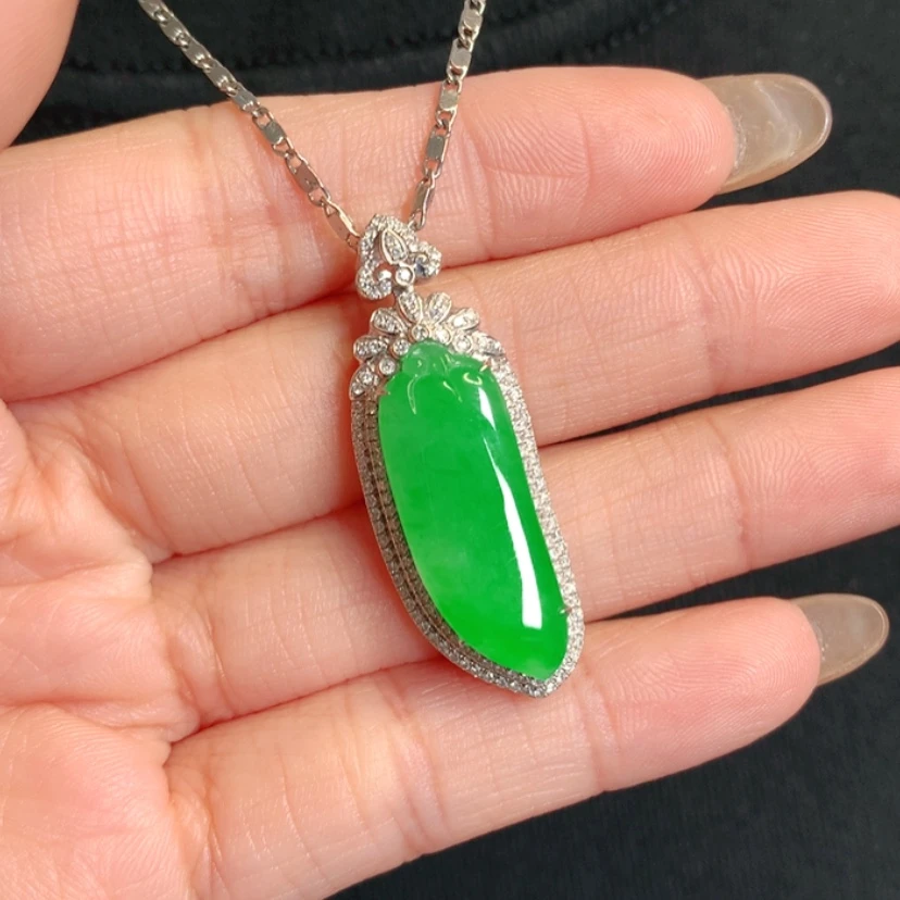 【闪购商品】颈饰18K金镶嵌翡翠福瓜