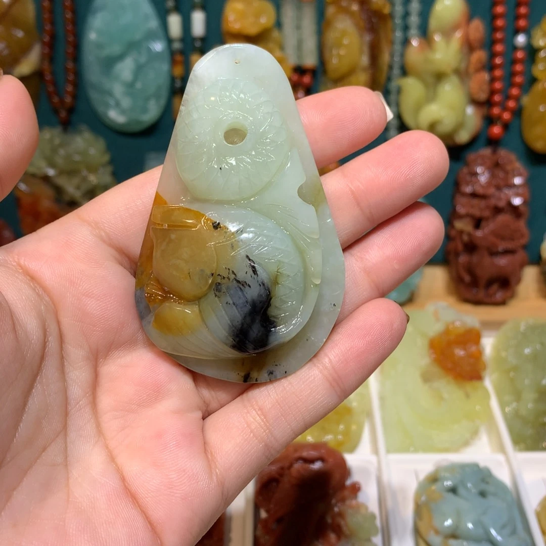 蛇纹石玉未镶嵌颈饰