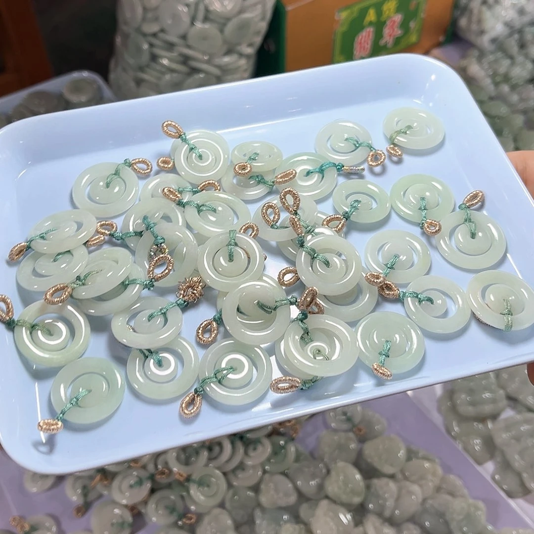 翡翠未镶嵌颈饰多样性发一，子母扣