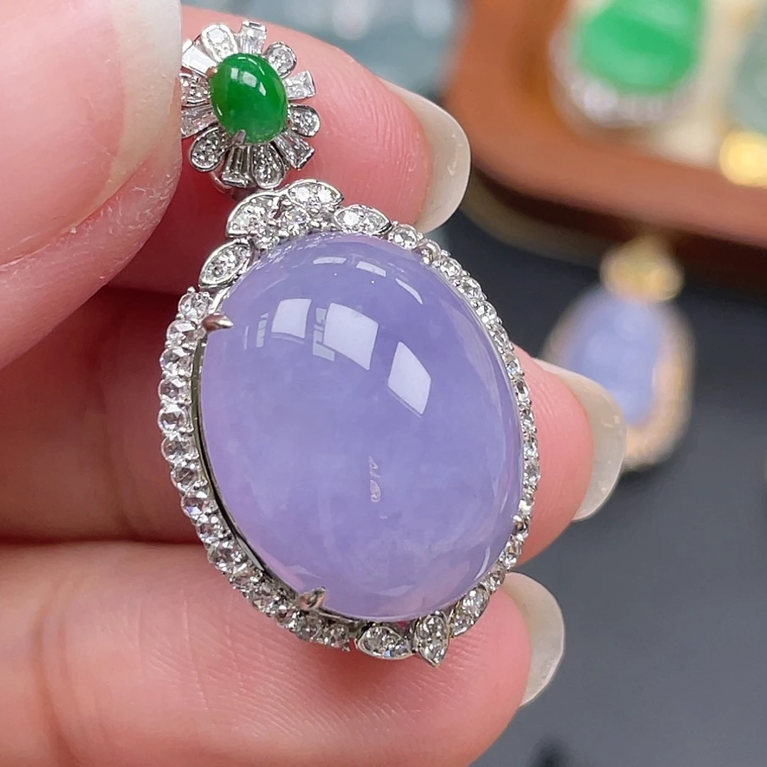 翡翠18K金镶嵌颈饰紫蛋面