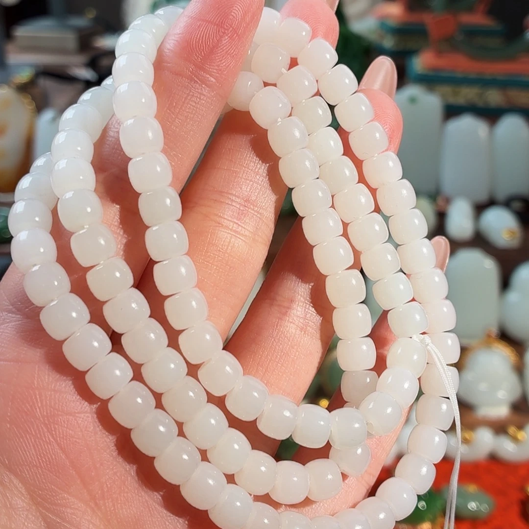 向***洋和田玉未镶嵌颈饰