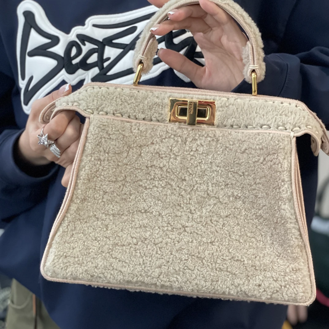 95新 FENDI/芬迪 阿白奢品/芬迪 毛毛小号peekaboo单肩包