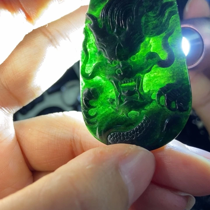 翡翠手链未镶嵌墨翠龙