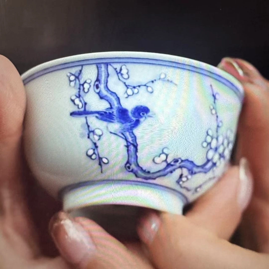 小桥-青花堆雕喜上眉梢小圆口杯-手工陶瓷有差异