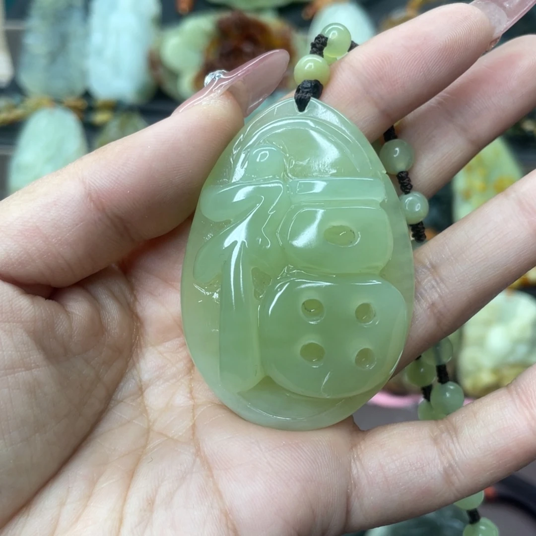 蛇纹石玉颈饰未镶嵌