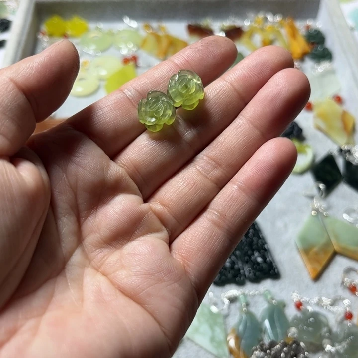 蛇纹石玉合金耳饰