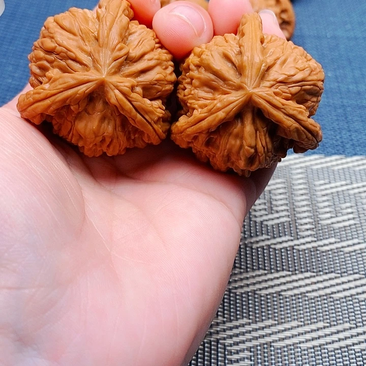 用***4文玩核桃吊坠三棱