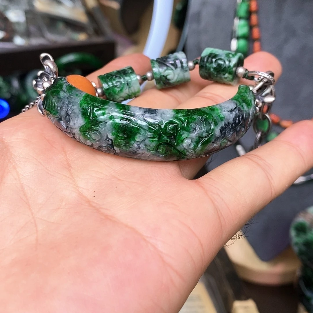 未镶嵌手链翡翠漂亮美眉也