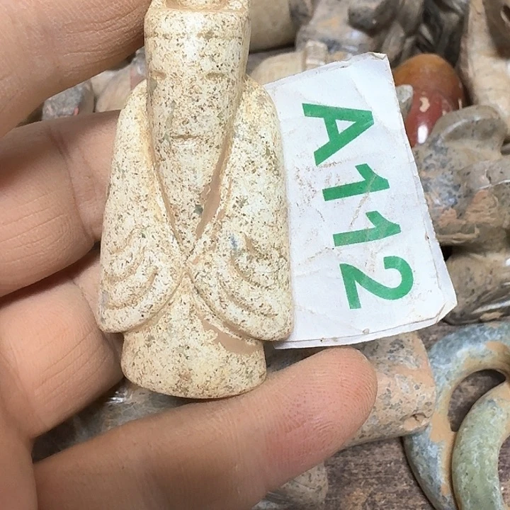 蛇纹石玉颈饰未镶嵌
