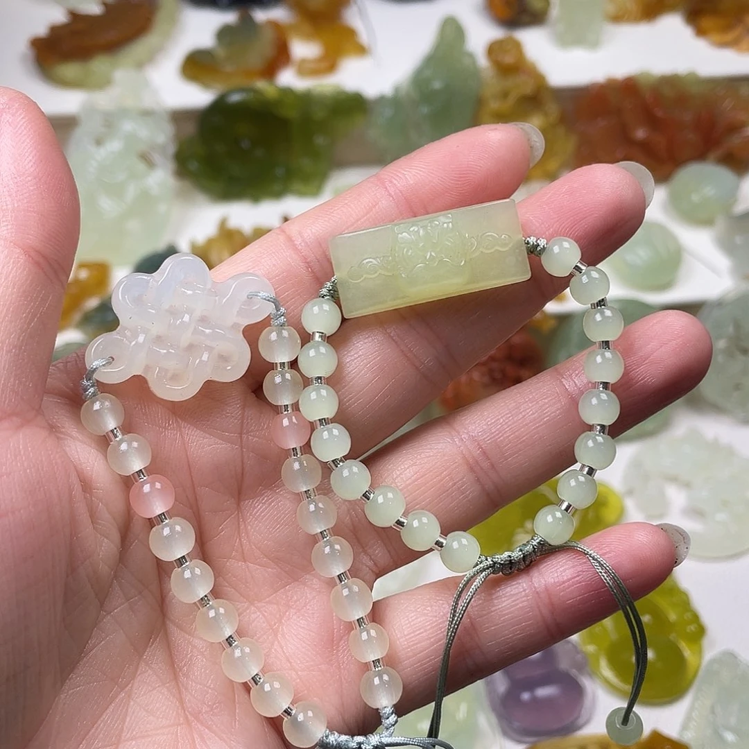 蛇纹石玉未镶嵌颈饰