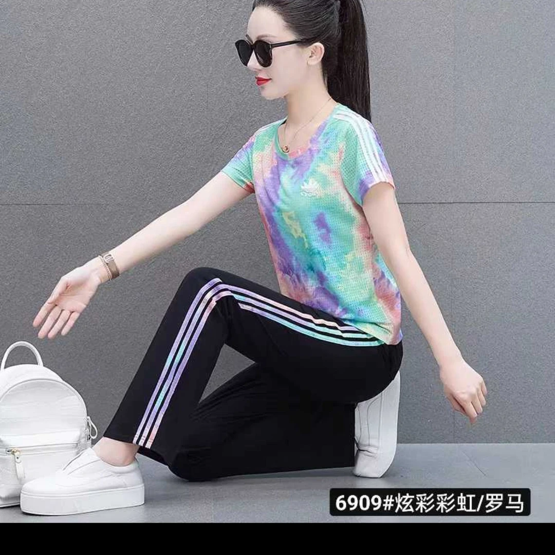 女士夏季速干宽松运动服套装适合跑步休闲穿着