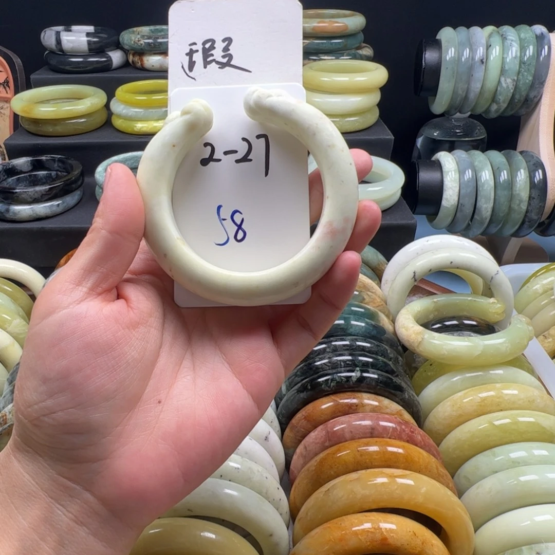 蛇纹石玉未镶嵌手镯